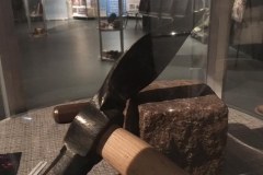 Vitrine im Granitzentrum